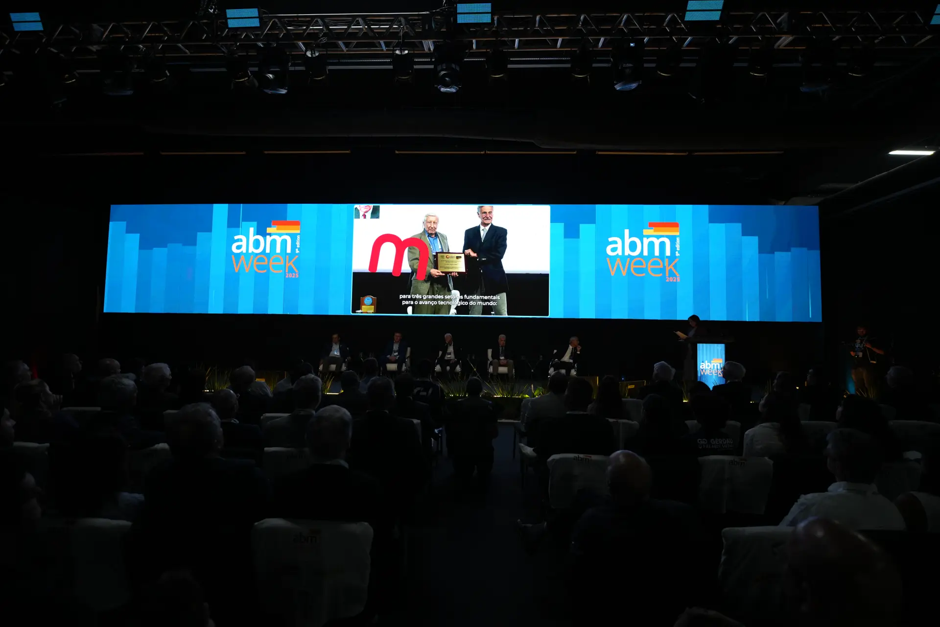 Convenção Nacional 2024 — Convenção anual de vendas com palco principal, painel de LED de 24 metros e transmissão simultânea para as regionais.