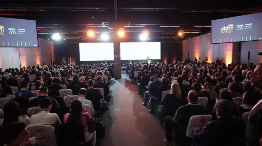 Eventos corporativos — Convenções, congressos, lançamentos e encontros.